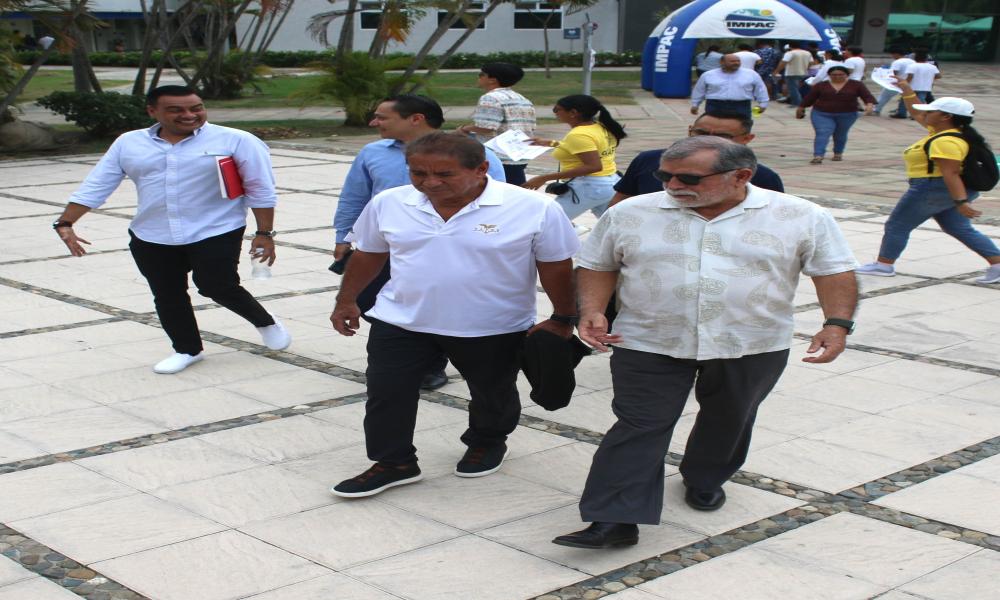 Comparte Fernando González Corona su experiencia empresarial ante estudiantes