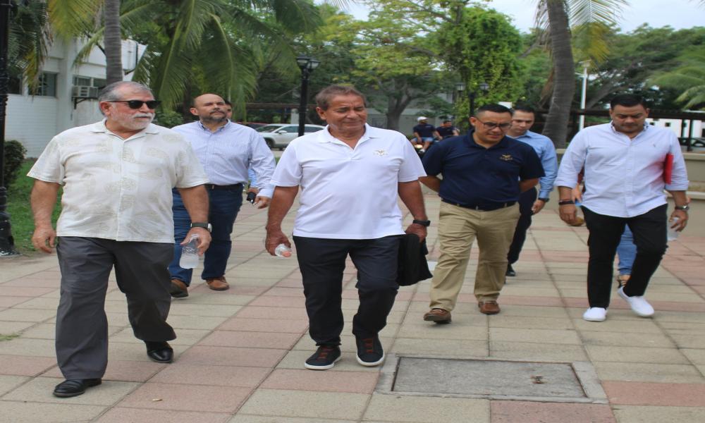 Comparte Fernando González Corona su experiencia empresarial ante estudiantes