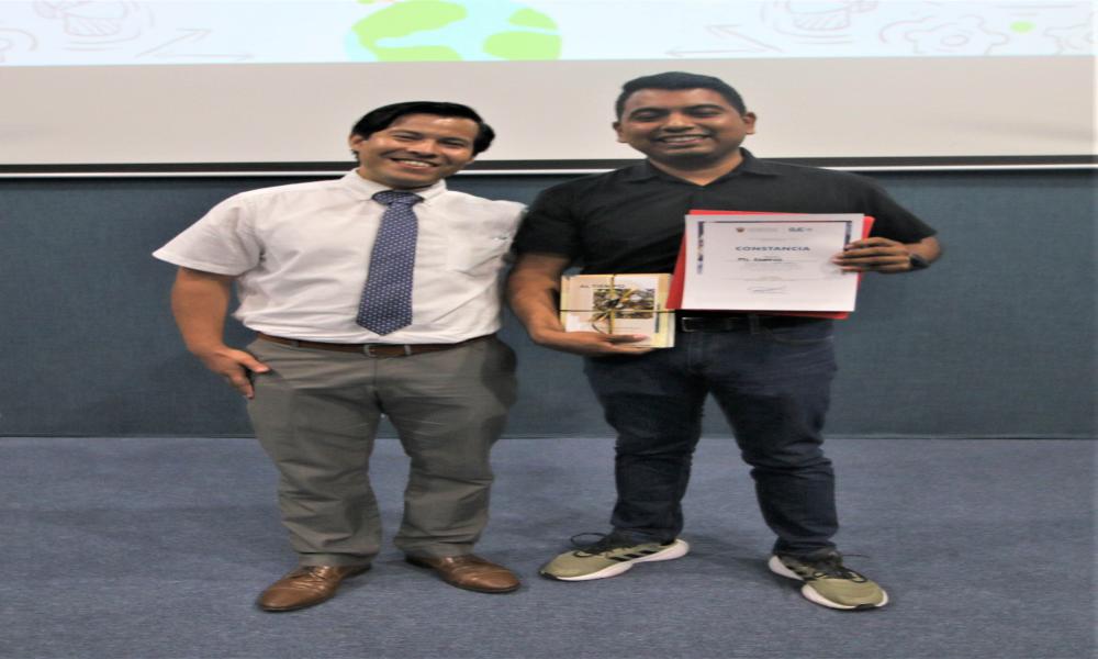 Motivador concurso de proyectos de negocios Rocket Pitch para estudiantes de Licenciatura y Maestría