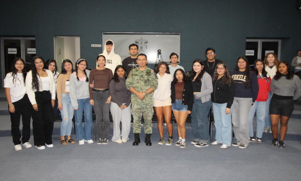 Autoridades militares realización proximidad social con estudiantes del CUCosta