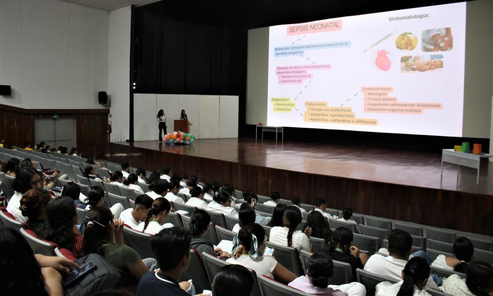 Participaron de estudiantes de Enfermería en el 15° Simposio de Enfermería del Niño y Adolescentes”