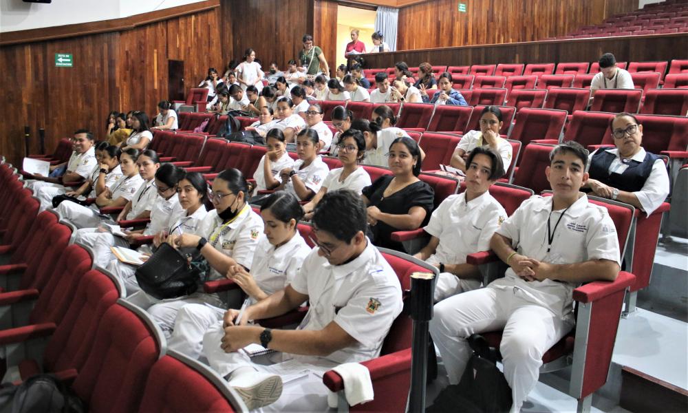 Participaron de estudiantes de Enfermería en el 15° Simposio de Enfermería del Niño y Adolescentes”