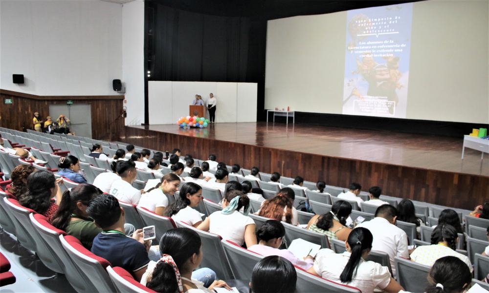 Participaron de estudiantes de Enfermería en el 15° Simposio de Enfermería del Niño y Adolescentes”