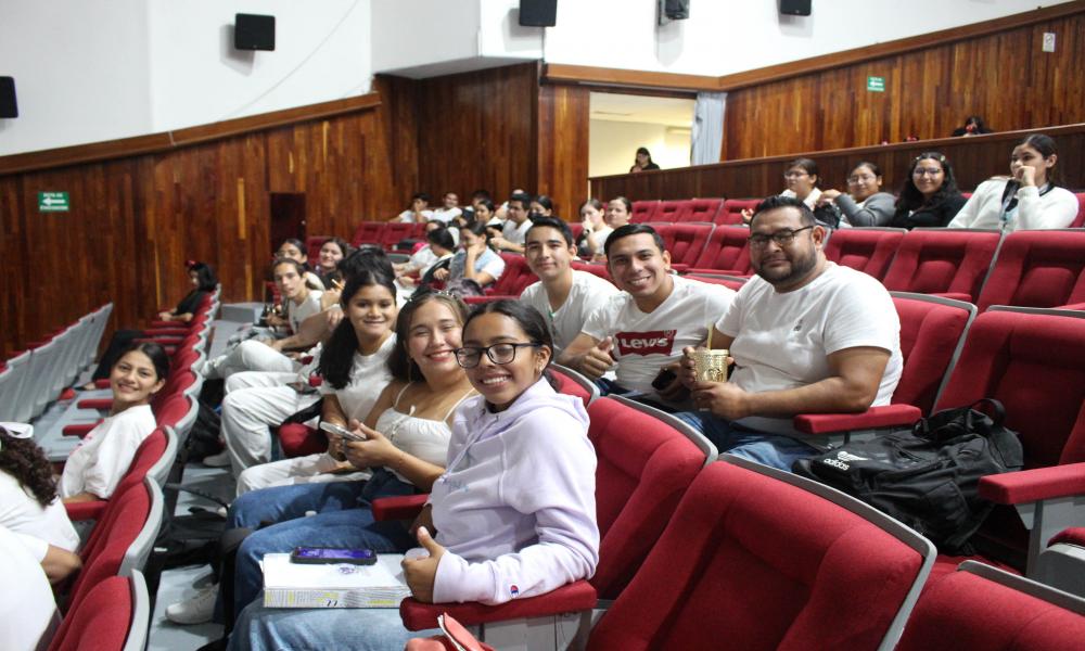 Refuerzan estudiantes de Enfermería conocimiento en Simposio “Una Navidad con Mickey”