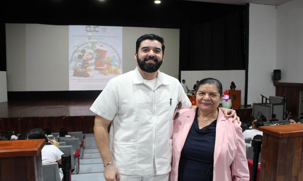 Refuerzan estudiantes de Enfermería conocimiento en Simposio “Una Navidad con Mickey”