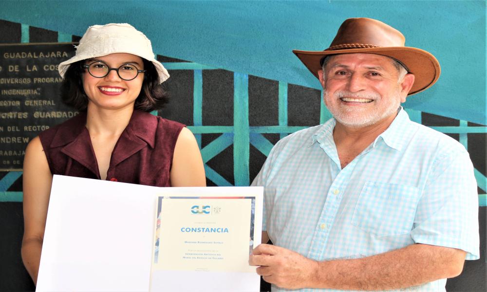 Alumnos embellecen el Edificio de Talleres con el mural “Mano Pensante”