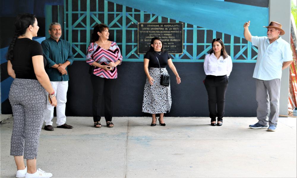 Alumnos embellecen el Edificio de Talleres con el mural “Mano Pensante”
