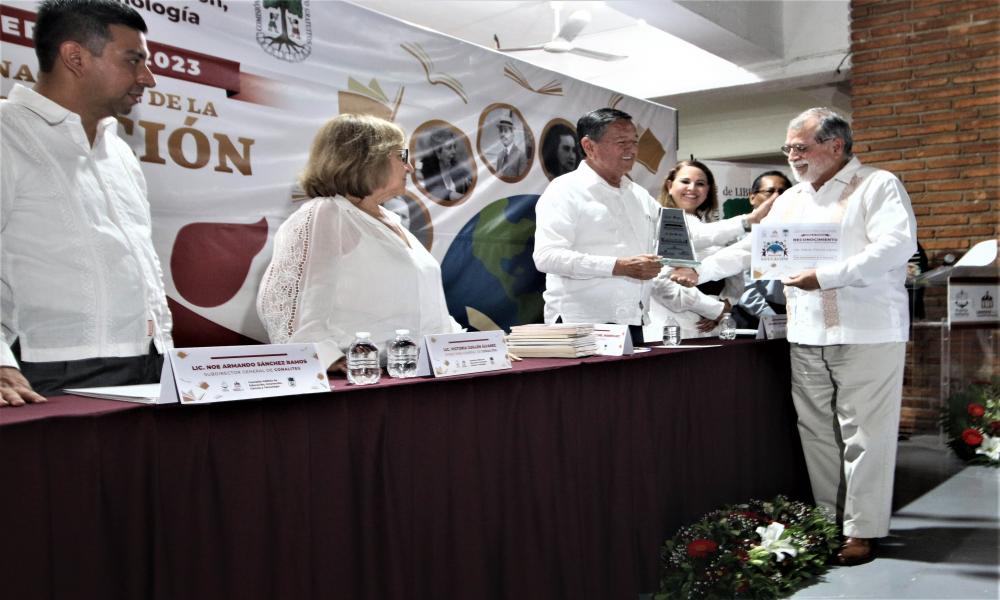 El Gobierno de Puerto Vallarta reconoció con el Mérito Académico al Dr. Jorge Téllez López