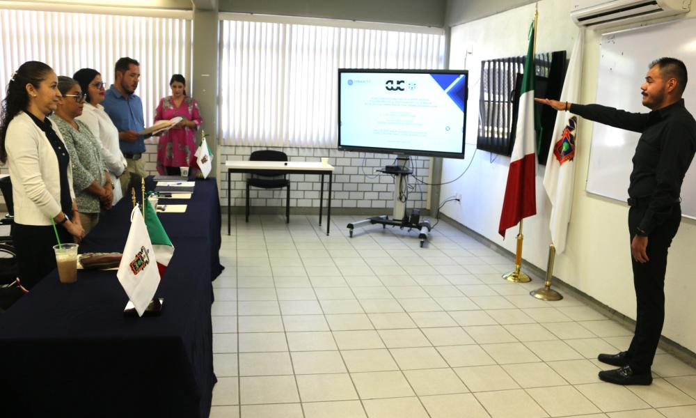 Samuel Serrano Torres obtuvo el título como Maestro en la Dirección de Mercadotecnia