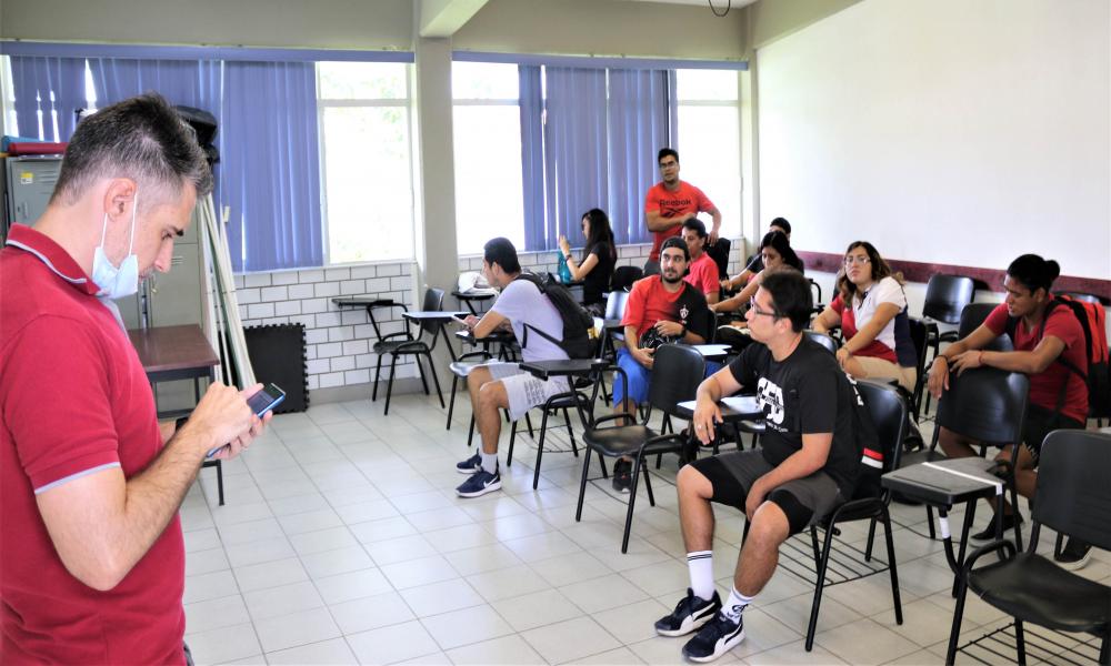 Estudiantes de Cultura Física y Deportes conocen la importancia de su tutor