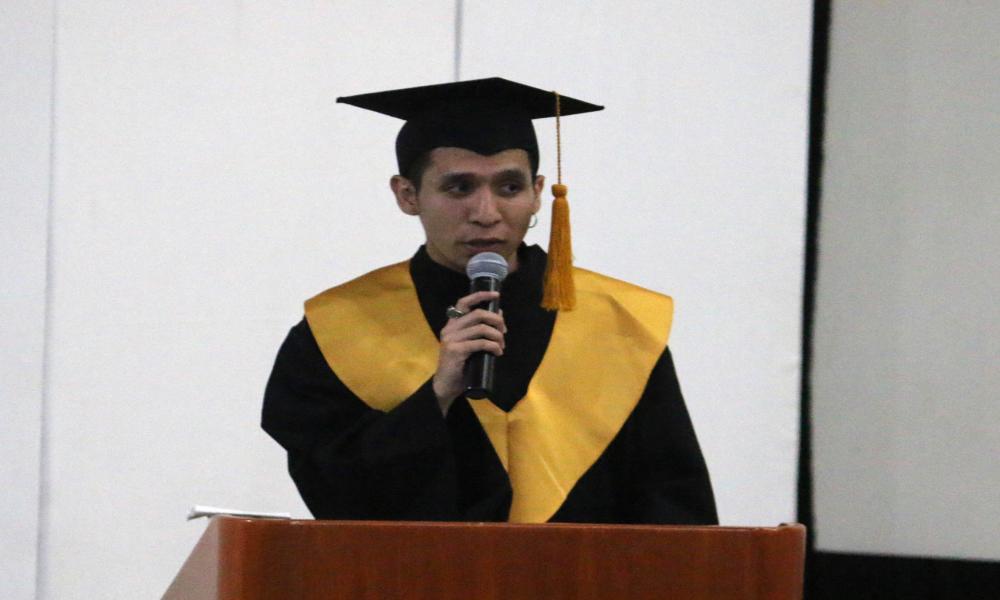 Se realiza en CUCosta triple graduación con grandes satisfacciones