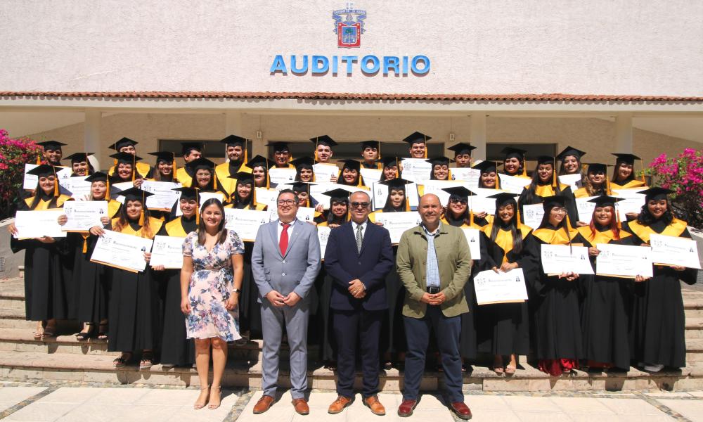 Egresó la LII Generación de Lic. en Administración “Eric Ramos Gómez”