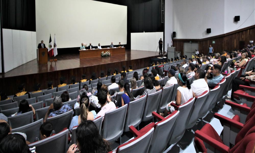 Se Gradúan 34 Licenciados en Turismo del CUCosta