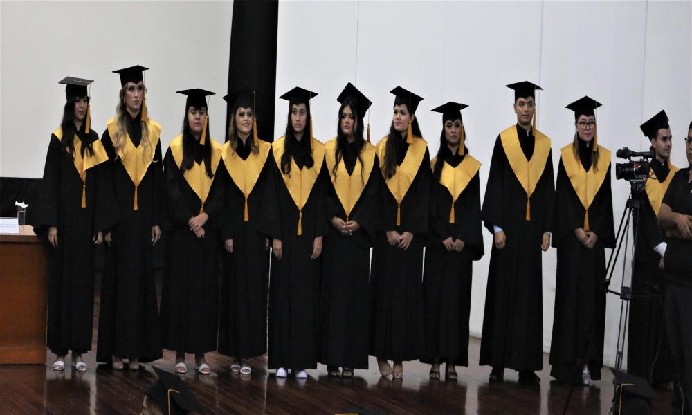 Se Gradúan 34 Licenciados en Turismo del CUCosta