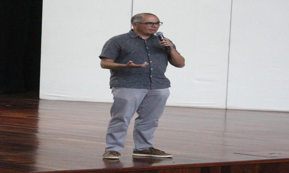 Motivan a estudiantes a emprender su propio negocio