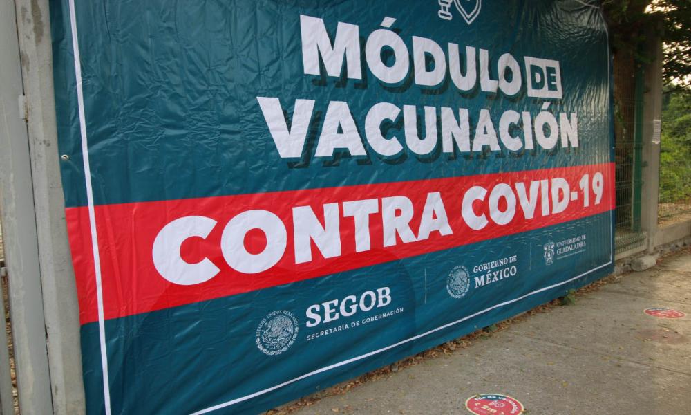 Constata Secretario de Salud Jalisco jornada de vacunación en CUCosta