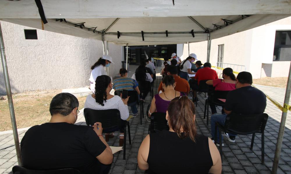 Concluye exitosamente vacunación a 4,788 docentes de la región