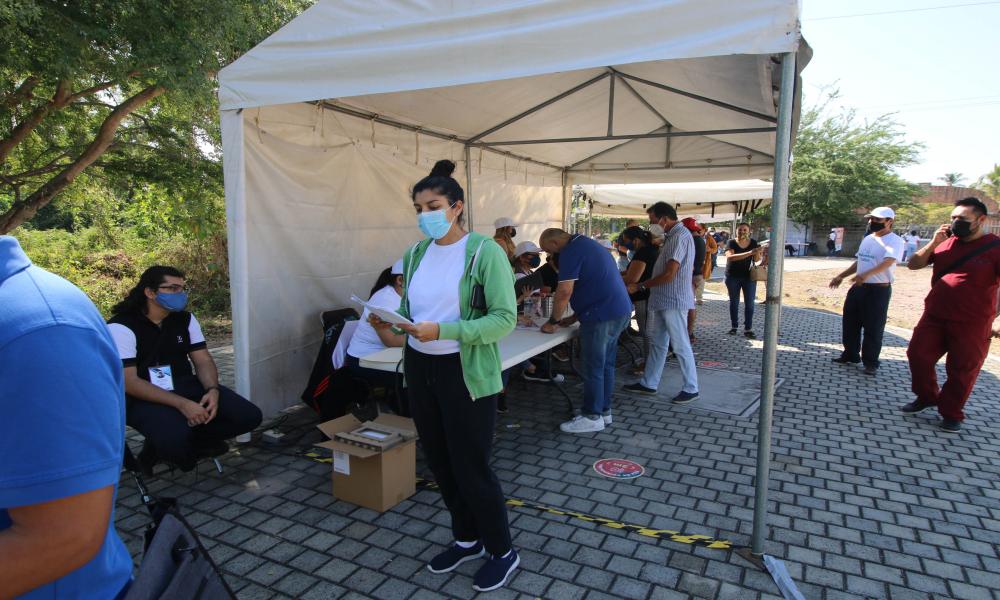 Concluye exitosamente vacunación a 4,788 docentes de la región