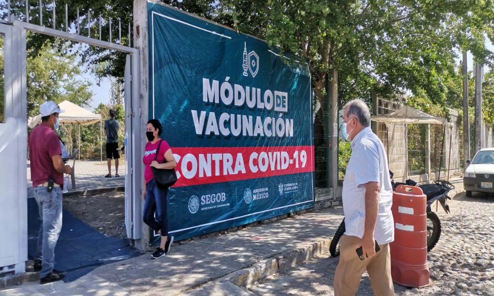 Concluye exitosamente vacunación a 4,788 docentes de la región