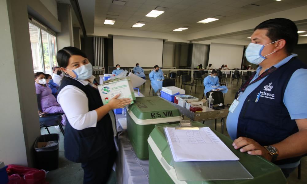 Concluye exitosamente vacunación a 4,788 docentes de la región