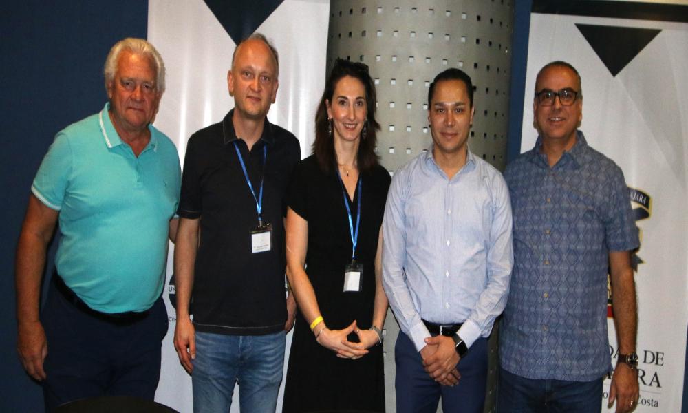 Se realiza por primera vez en CUCosta “Winter School” con el tema de prevención de obesidad infantil