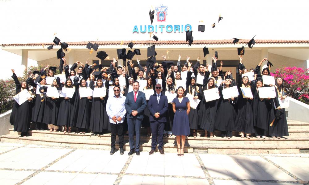 Se gradúa la LIV Generación de Lic. en Administración “Maestro César Froylán Andrade Cervantes”