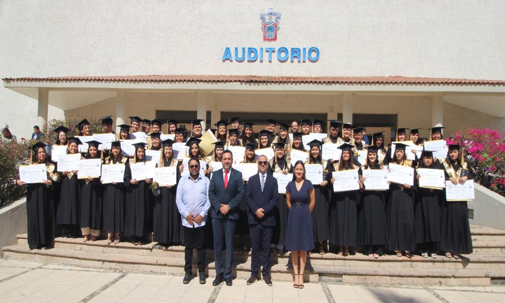 Se gradúa la LIV Generación de Lic. en Administración “Maestro César Froylán Andrade Cervantes”