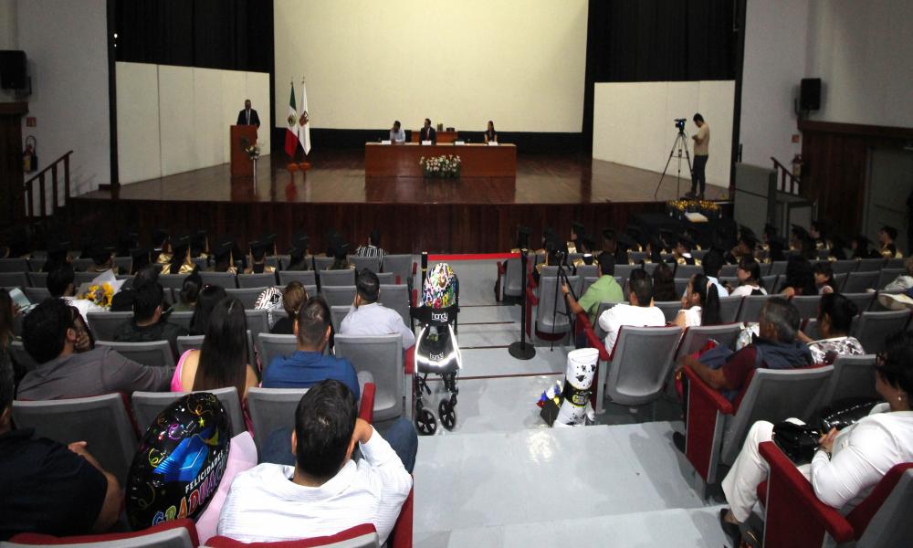 Se gradúa la LIV Generación de Lic. en Administración “Maestro César Froylán Andrade Cervantes”