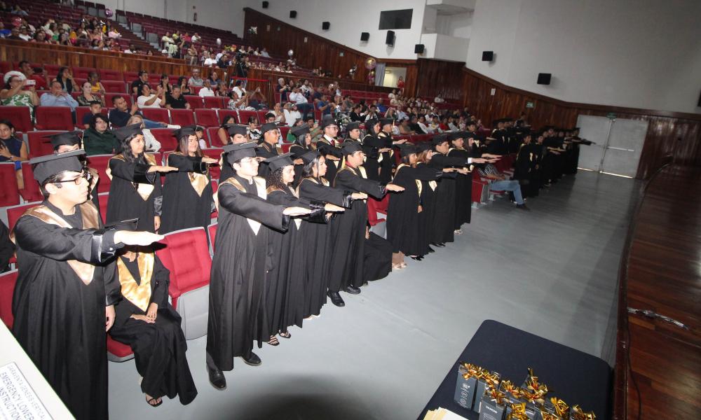 Se gradúa la LIV Generación de Lic. en Administración “Maestro César Froylán Andrade Cervantes”