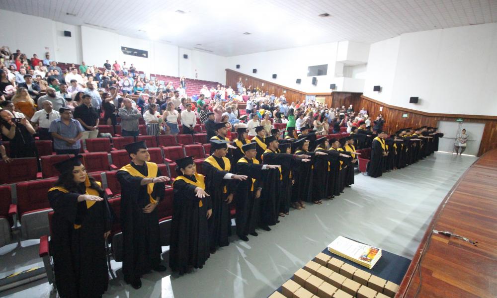 En CUCosta celebraron Acto Académico de la LIV Generación de Lic. en Contaduría Pública, “Mtra. María Suheí Ríos Medina”