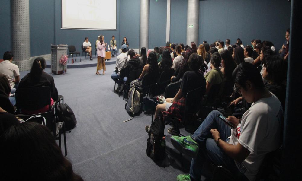 Jóvenes artistas del CUCosta pintaron murales para fomentar la Cultura de Paz