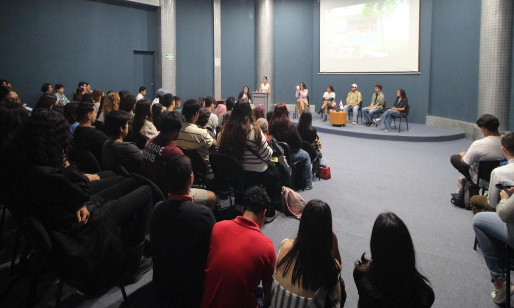 Jóvenes artistas del CUCosta pintaron murales para fomentar la Cultura de Paz