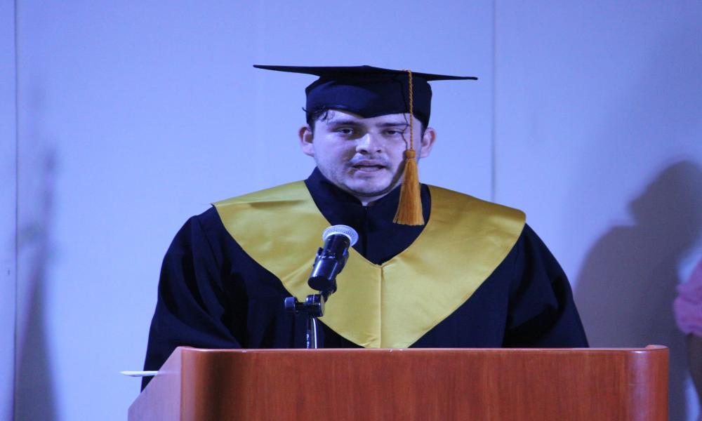 Se gradúan con orgullo y esperanza 35 nuevos médicos del CUCosta