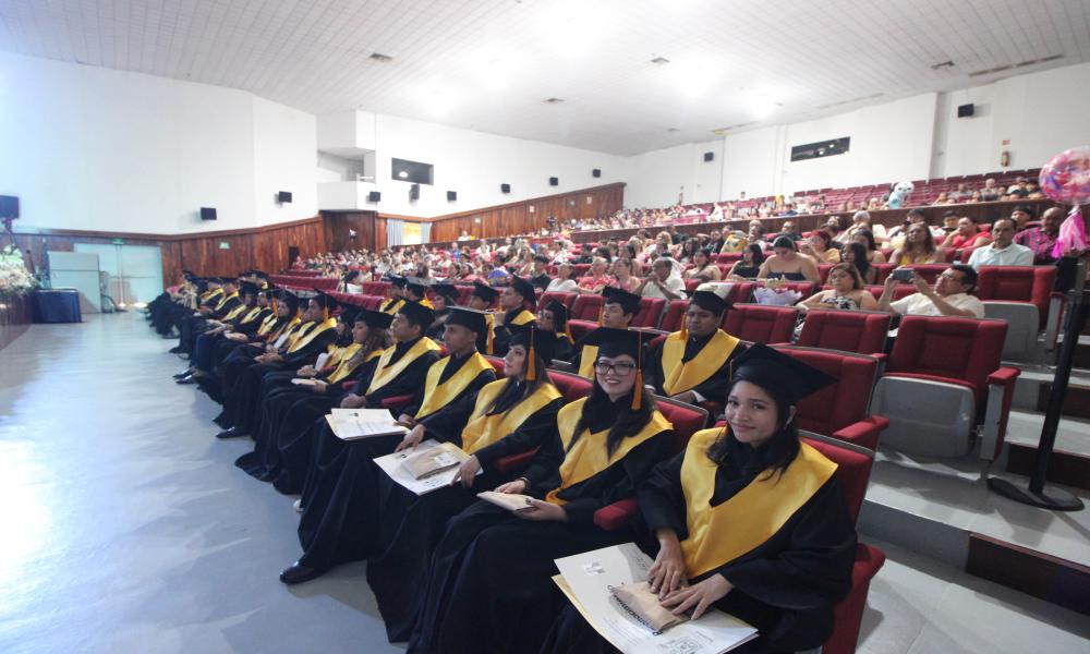 CUCosta celebra doble acto académico con 42 nuevos profesionistas en Turismo y Artes Culinarias