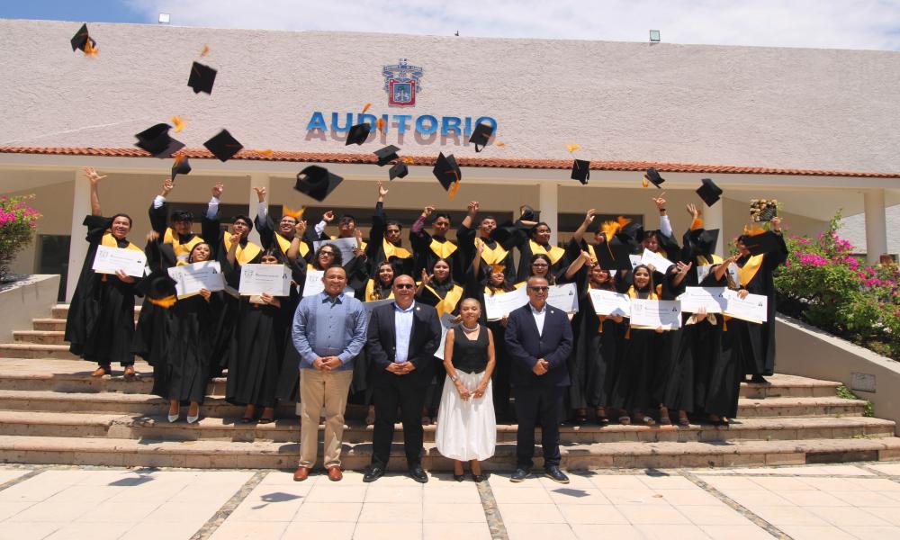 CUCosta celebra doble acto académico con 42 nuevos profesionistas en Turismo y Artes Culinarias