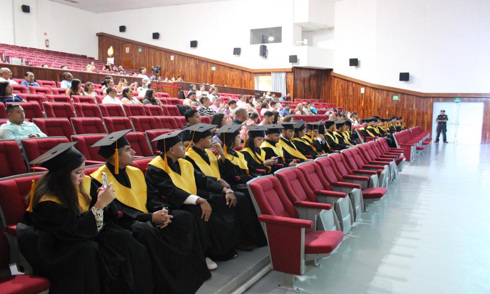 Egresan 31 nuevos Licenciados en Cultura Física y Deportes del CUCosta