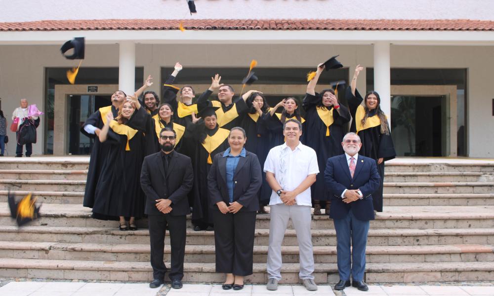 “No es que seamos raros, es que somos biólogos”: CUCosta despide a su XXIX Generación de Biología