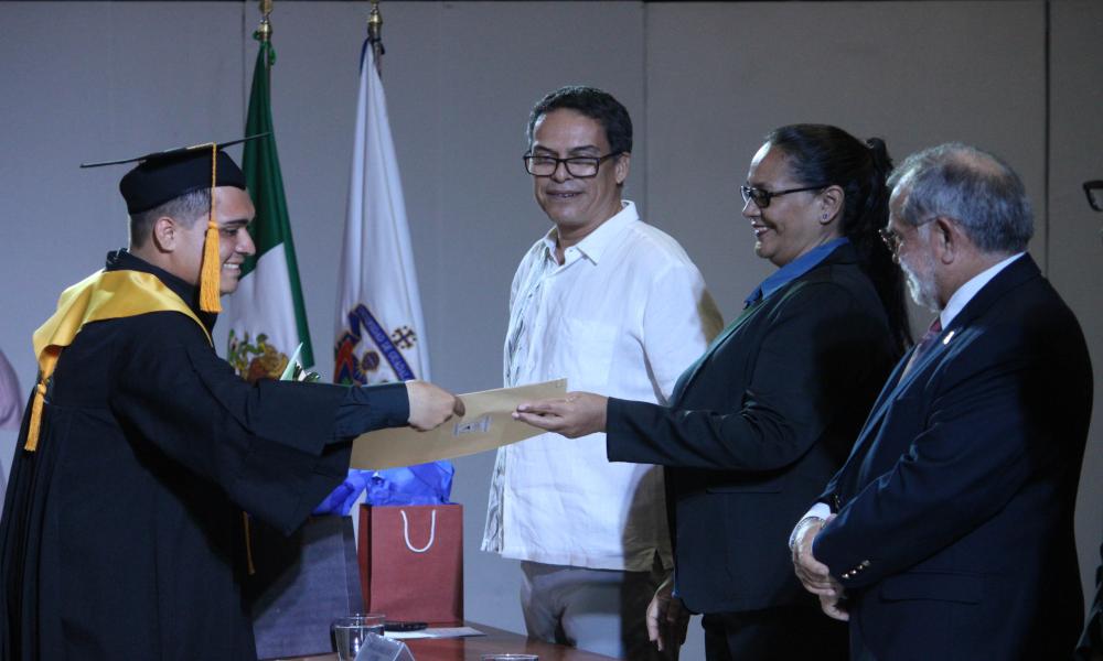 “No es que seamos raros, es que somos biólogos”: CUCosta despide a su XXIX Generación de Biología