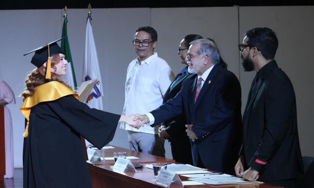 “No es que seamos raros, es que somos biólogos”: CUCosta despide a su XXIX Generación de Biología