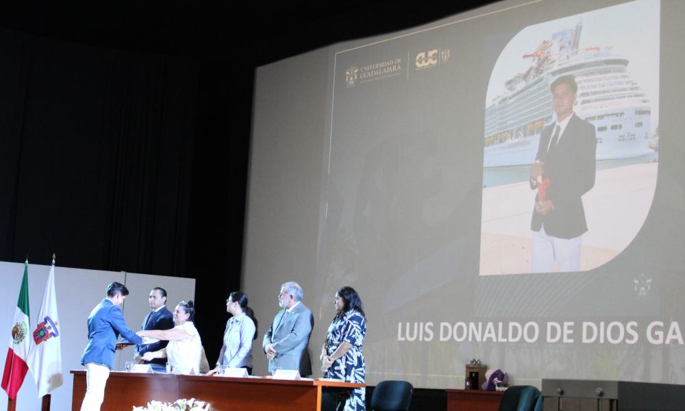 Se realizó el acto académico de la XXX Generación de la Licenciatura en Enfermería