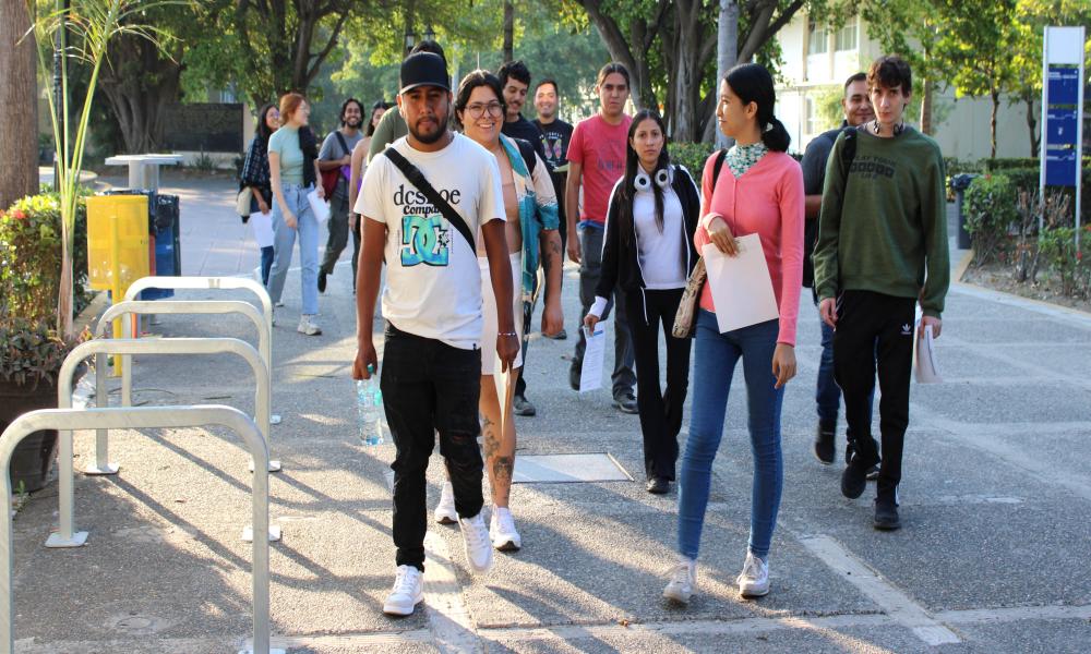 Alumnos aseguran que el examen EGEL Plus CENEVAL es una gran oportunidad para titularse