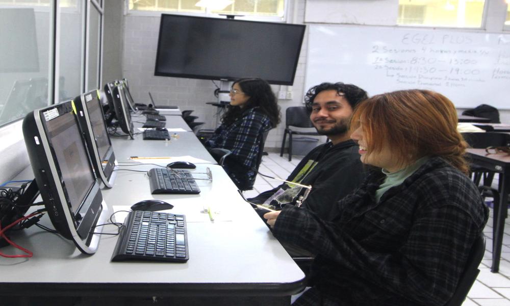 Alumnos aseguran que el examen EGEL Plus CENEVAL es una gran oportunidad para titularse