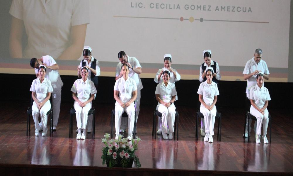 Con elegancia y alegría se realizó la imposición de cofias y galones de alumnos de Enfermería