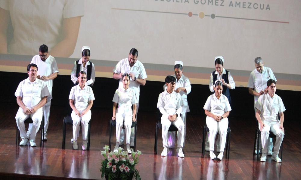Con elegancia y alegría se realizó la imposición de cofias y galones de alumnos de Enfermería