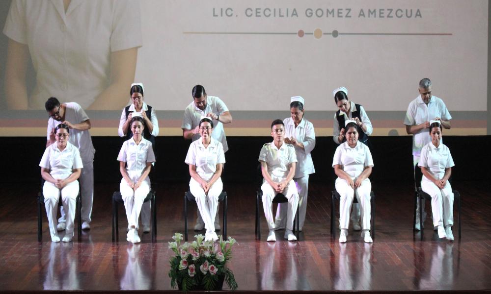 Con elegancia y alegría se realizó la imposición de cofias y galones de alumnos de Enfermería