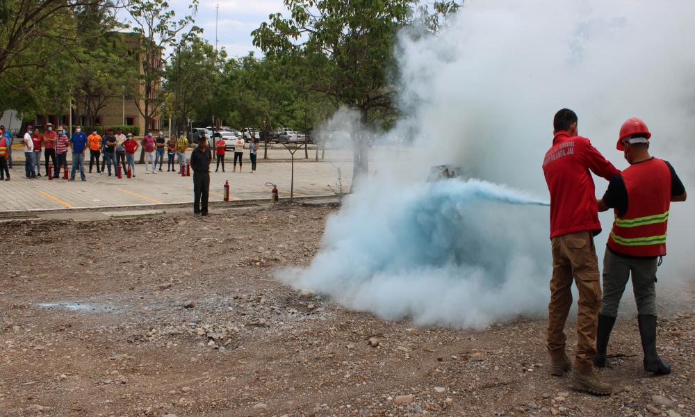 Conforman brigadas internas de Protección Civil en CUCosta con capacitación especializada