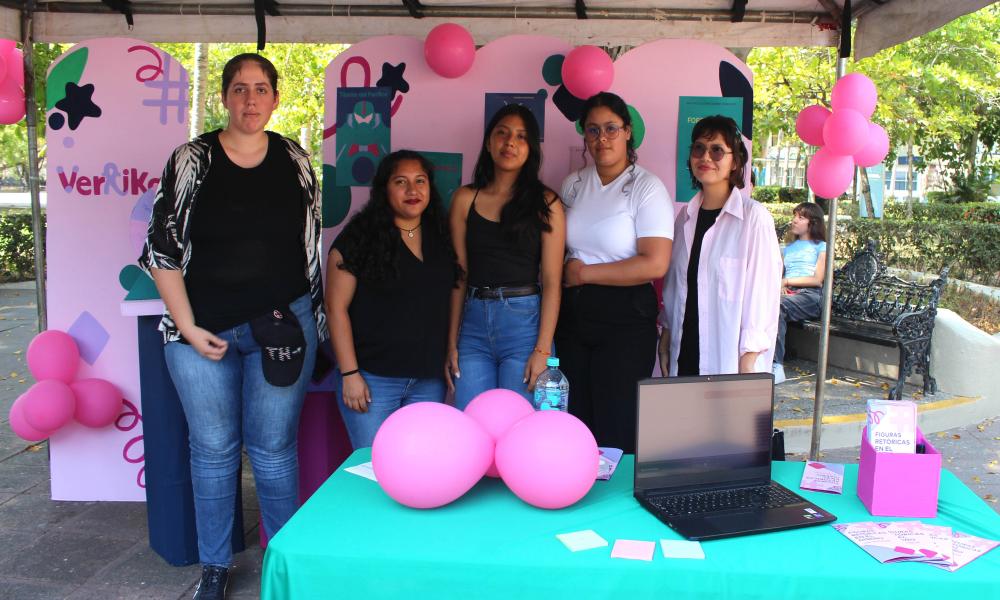 Presentan estudiantes de Diseño en la Comunicación Gráfica sus proyectos de fin de semestre