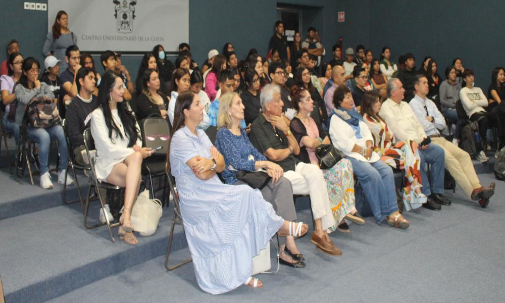 Imparten Conferencia: “Homo Turisticus y su huella en Puerto Vallarta”