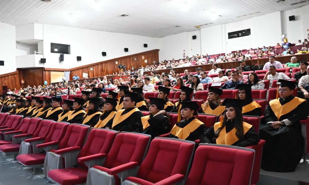 Egresan 53 nuevos licenciados en Derecho de la Universidad de Guadalajara en Puerto Vallarta
