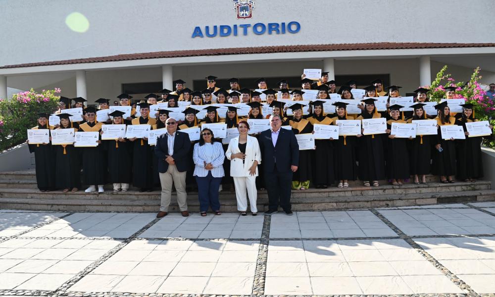Egresan 53 nuevos licenciados en Derecho de la Universidad de Guadalajara en Puerto Vallarta